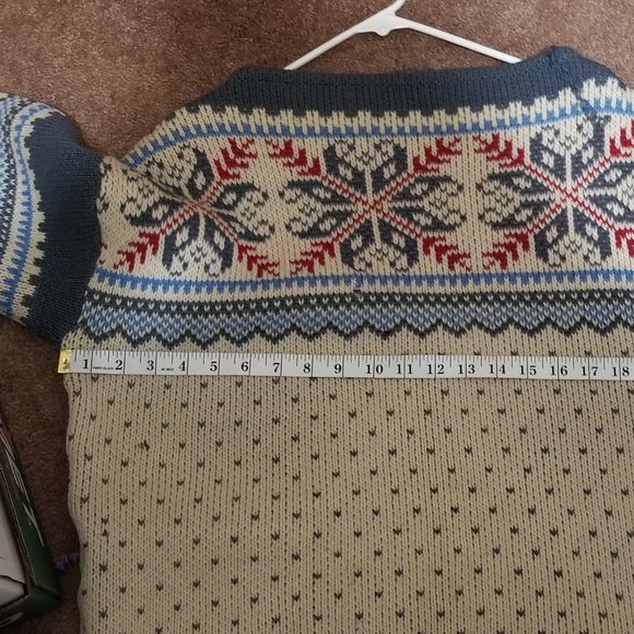 COPY - COPY - Vintage Snowflake Sweater - Picture 3 of 16